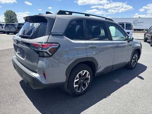 Used 2026 Subaru Forester Premium AWD/4WD image 3