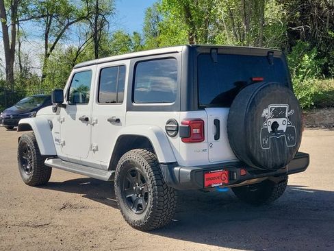 Used 2022 Jeep Wrangler Unlimited Sahara w/ Cold Weather Group AWD/4WD image 3