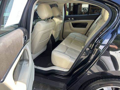 Used 2013 Lincoln MKS AWD image 23