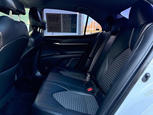 Used 2019 Toyota Camry image 18