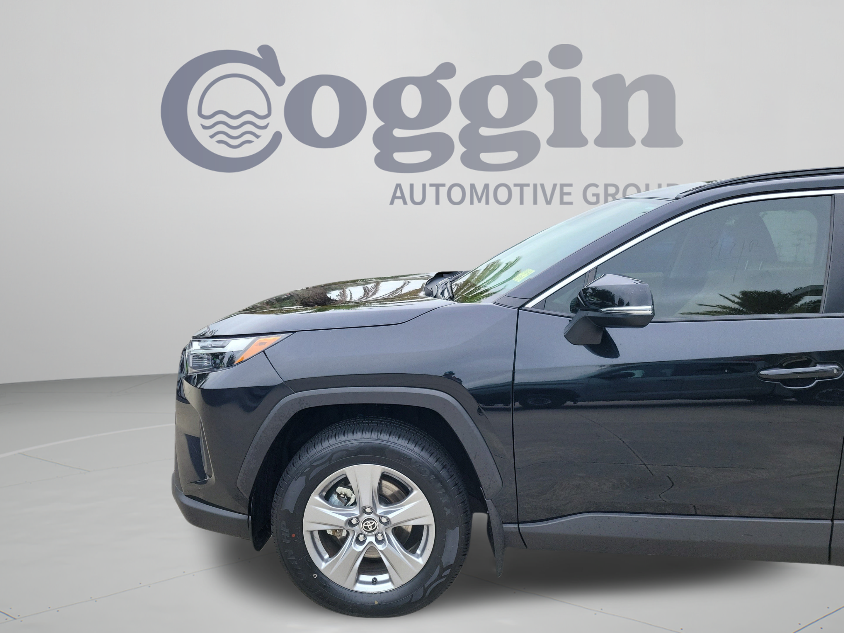 Used 2025 Toyota RAV4 LE AWD/4WD image 32