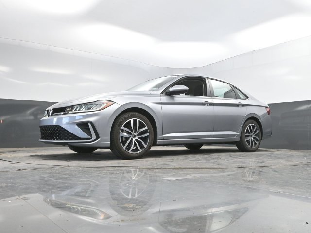 Used 2025 Volkswagen Jetta SE FWD image 47