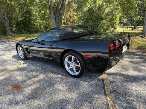 Used 2002 Chevrolet Corvette Convertible w/ Preferred Equipment Group2 image 3