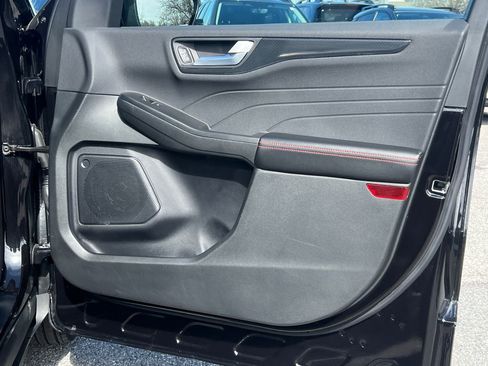 Used 2025 Ford Escape ST-Line w/ Tech Pack #1 AWD/4WD image 9