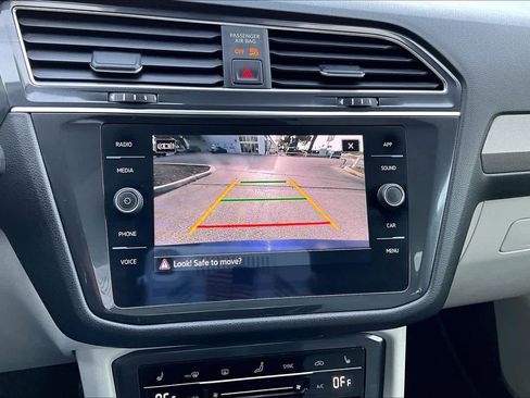Used 2023 Volkswagen Tiguan SE image 27