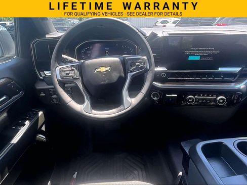 Used 2024 Chevrolet Silverado 1500 LT AWD/4WD image 5