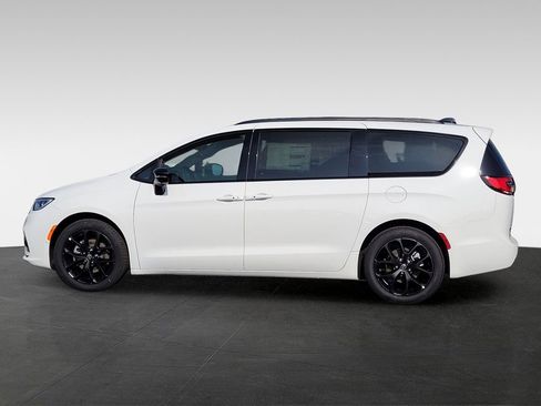 New 2026 Chrysler Pacifica Select image 7