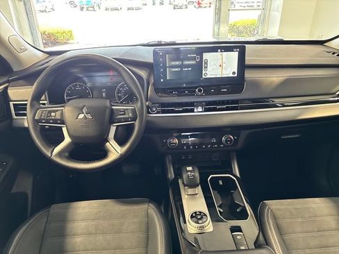 Used 2025 Mitsubishi Outlander SE AWD/4WD image 17