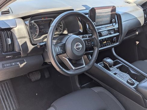 Used 2025 Nissan Pathfinder SV AWD/4WD image 10