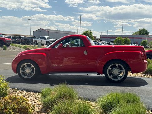 Used 2005 Chevrolet SSR w/ Preferred Equipment Group RWD image 25