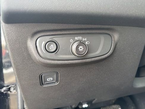 Used 2023 GMC Terrain SLE w/ Driver Convenience Package image 12