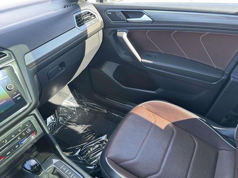 Certified 2022 Volkswagen Tiguan SEL R-Line image 34