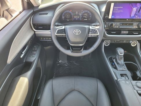 Used 2024 Toyota Grand Highlander Limited image 12