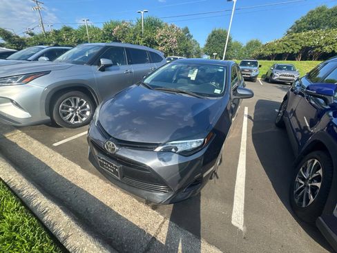 Used 2018 Toyota Corolla LE FWD image 7