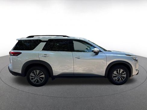 Used 2025 Nissan Pathfinder SV FWD image 14