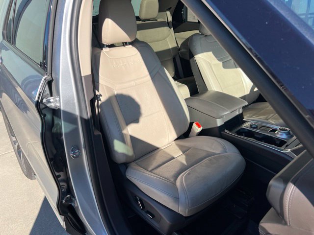 Used 2020 Ford Explorer Platinum AWD/4WD image 32