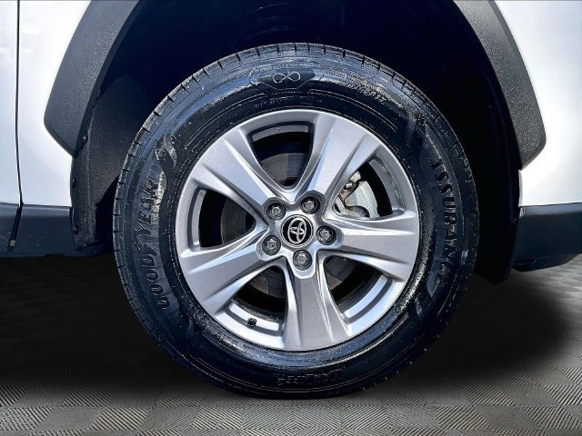 Used 2025 Toyota RAV4 XLE AWD/4WD image 9