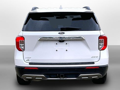 Used 2021 Ford Explorer XLT w/ Equipment Group 202A AWD/4WD image 4