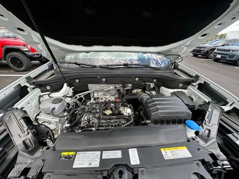 Used 2024 Volkswagen Atlas Peak Edition SE AWD/4WD image 15