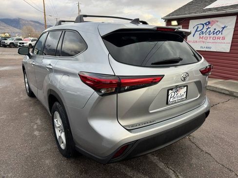 Used 2022 Toyota Highlander LE image 4