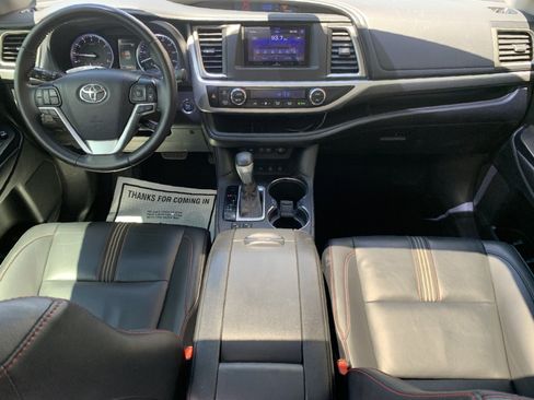 Used 2019 Toyota Highlander SE AWD/4WD image 33