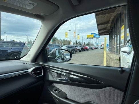 Used 2025 Chevrolet TrailBlazer LT image 36