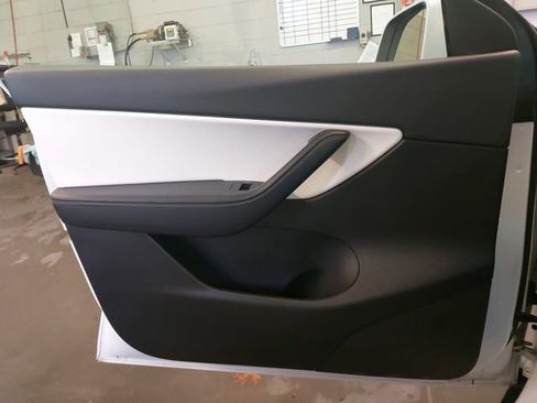 Used 2021 Tesla Model Y Performance image 27