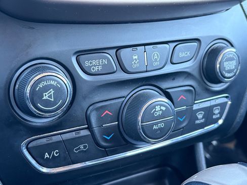 Used 2018 Jeep Cherokee Limited image 20