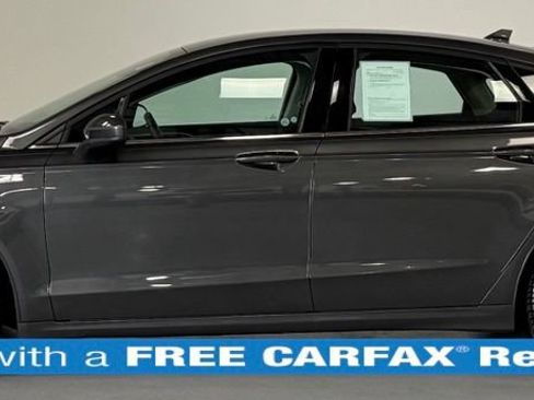Used 2019 Ford Fusion SE FWD image 2