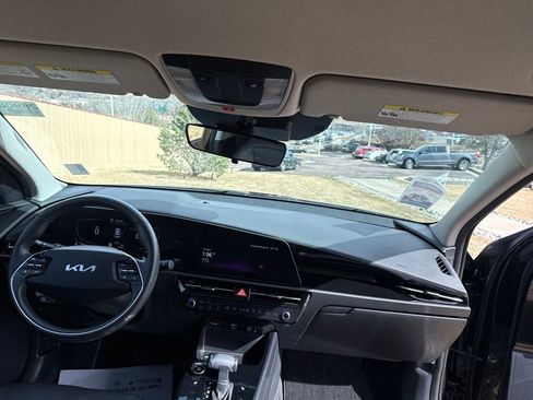 Used 2023 Kia Niro EX FWD image 25