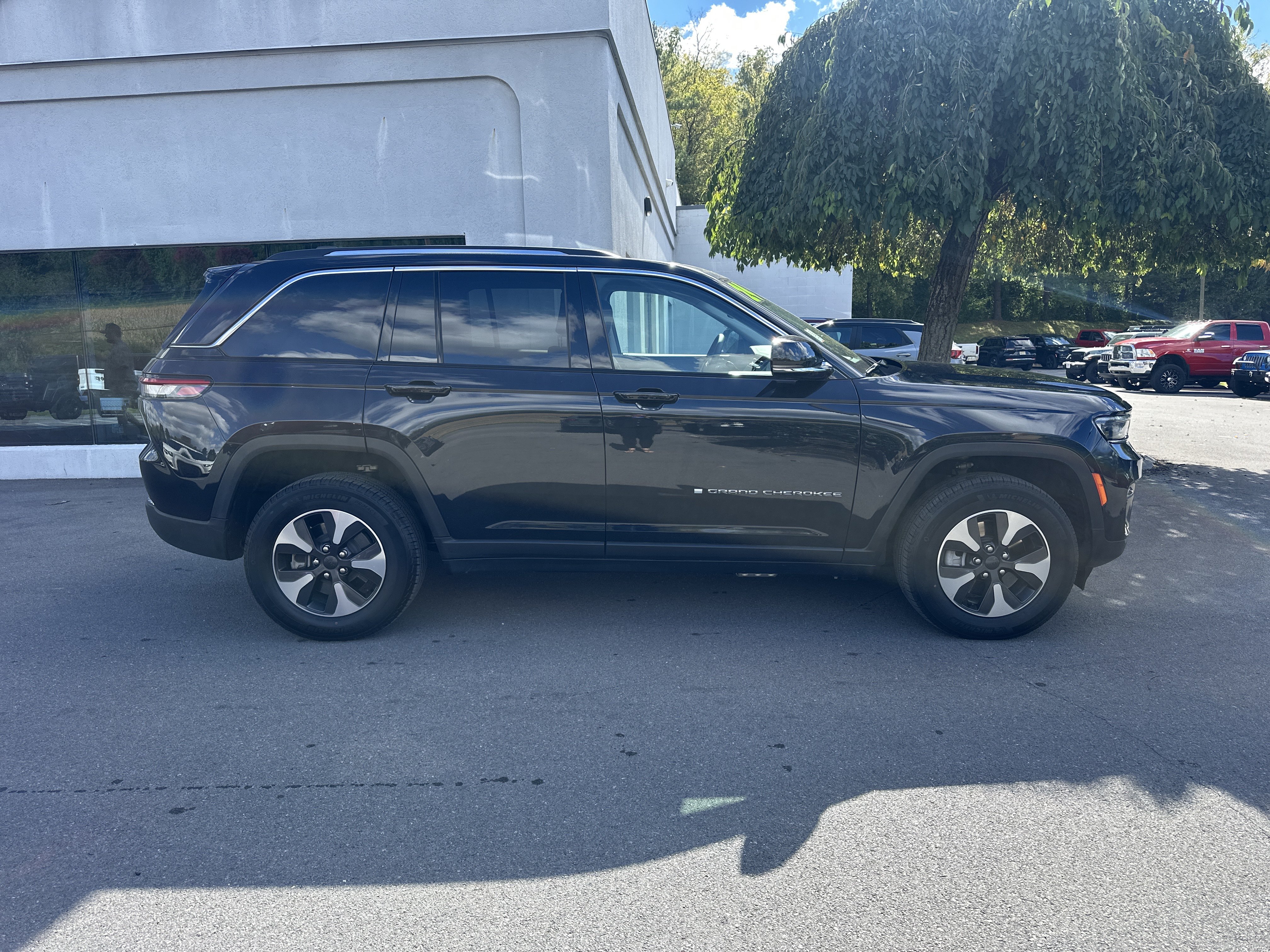 Used 2024 Jeep Grand Cherokee Limited 4xe AWD/4WD image 2