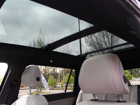 Used 2022 Volkswagen Tiguan SE R-Line image 22