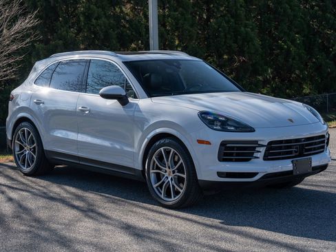 Certified 2023 Porsche Cayenne S image 9