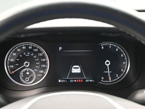 Used 2025 Genesis G70 2.5T image 12