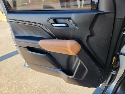 Used 2024 GMC Canyon AT4 w/ Technology Package image 13