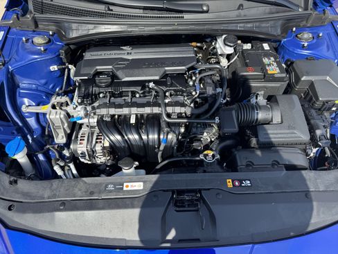 Used 2025 Hyundai Elantra Limited FWD image 33