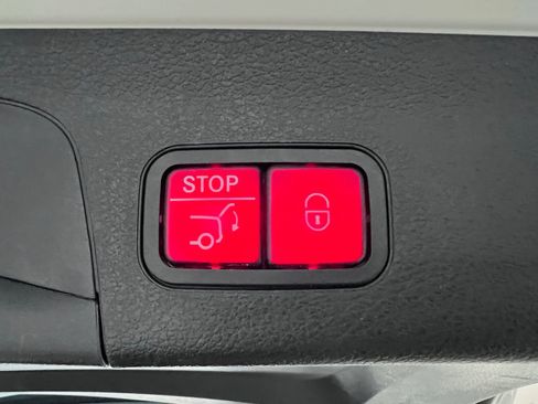 Used 2020 Mercedes-Benz GLS 450 4MATIC image 19