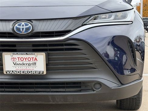 Used 2023 Toyota Venza LE image 8