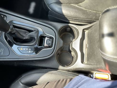 Used 2019 Jeep Cherokee Limited image 22