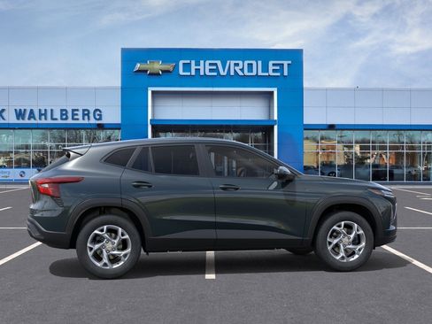 New 2026 Chevrolet Trax LS w/ LS Convenience Package FWD image 29