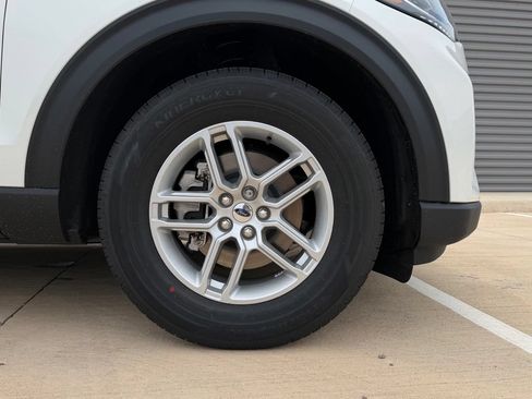 New 2026 Ford Explorer Active w/ Active Comfort Package RWD image 8