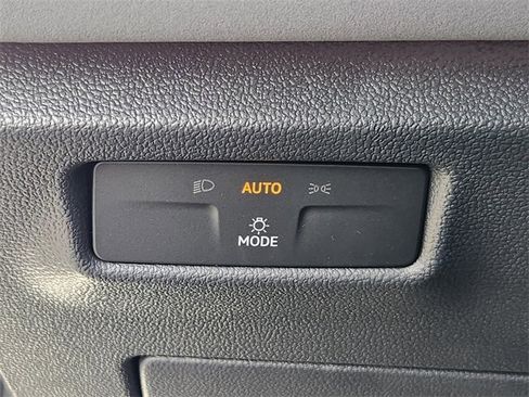 New 2026 Volkswagen Tiguan SE image 19