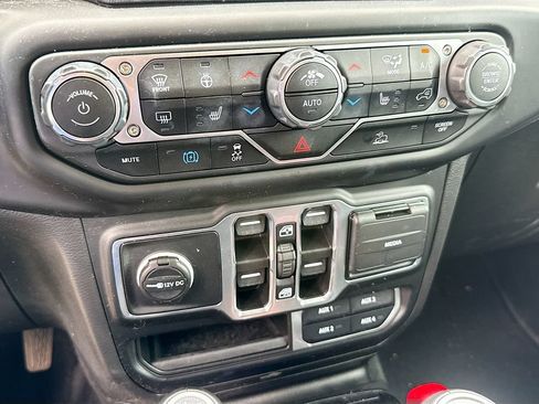 Used 2023 Jeep Wrangler Unlimited Sahara w/ Cold Weather Group AWD/4WD image 17