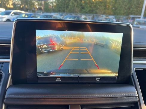 Used 2023 GMC Yukon XL SLE image 25