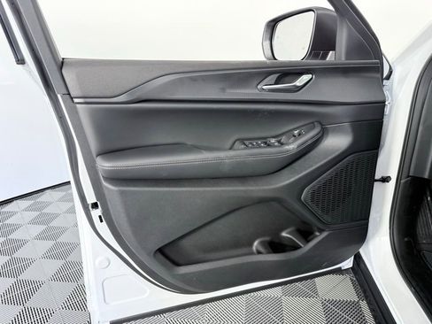 New 2025 Jeep Grand Cherokee Laredo image 9