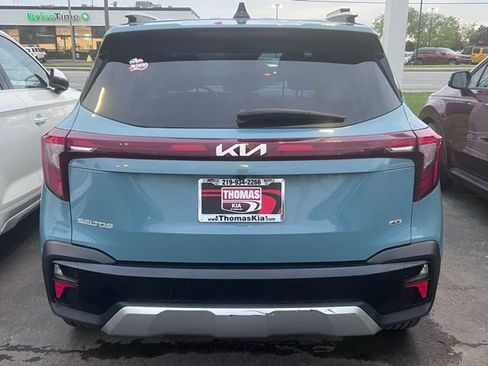 Certified 2024 Kia Seltos SX w/ SX Sunroof Package AWD/4WD image 7