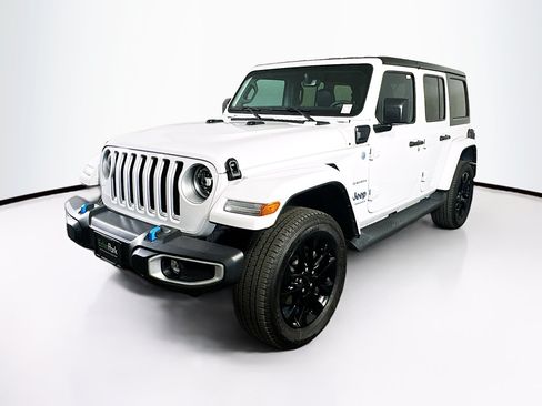 Used 2023 Jeep Wrangler Unlimited Sahara AWD/4WD image 3