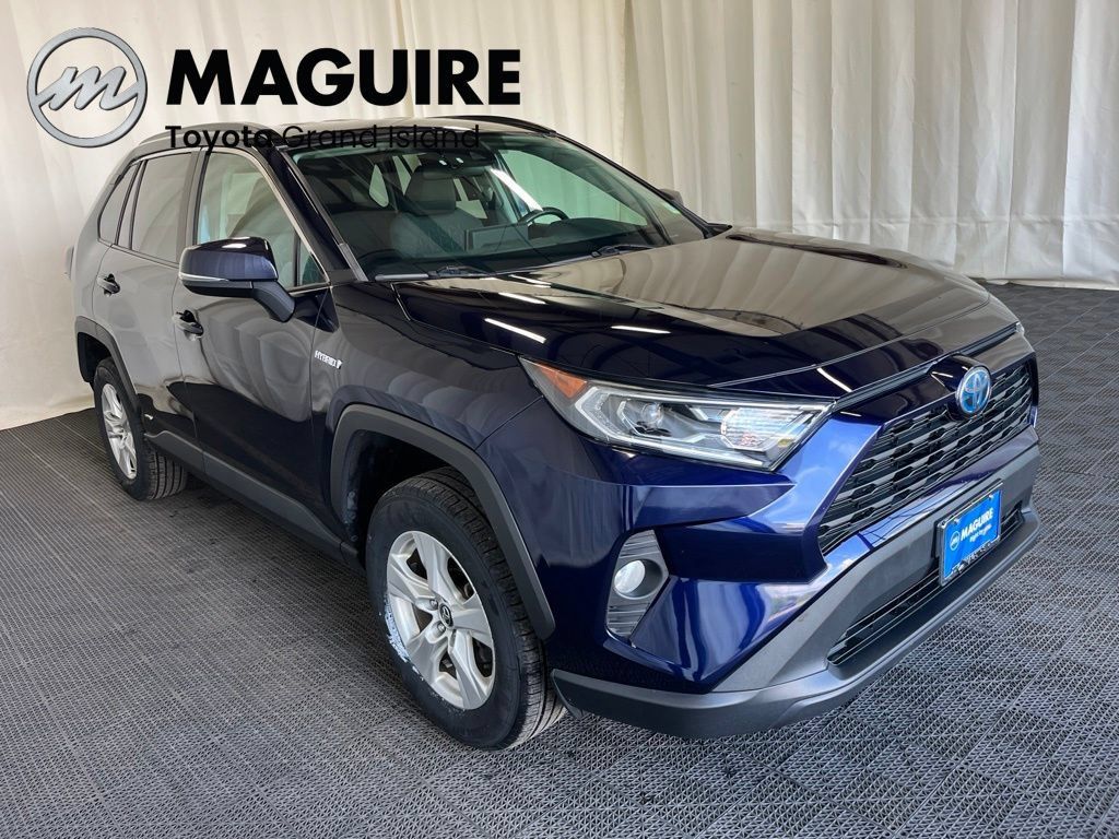 Used 2021 Toyota RAV4 XLE w/ XLE Grade Weather Package AWD/4WD image 32