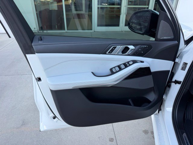Used 2025 BMW X7 xDrive40i w/ M Sport Package AWD/4WD image 10