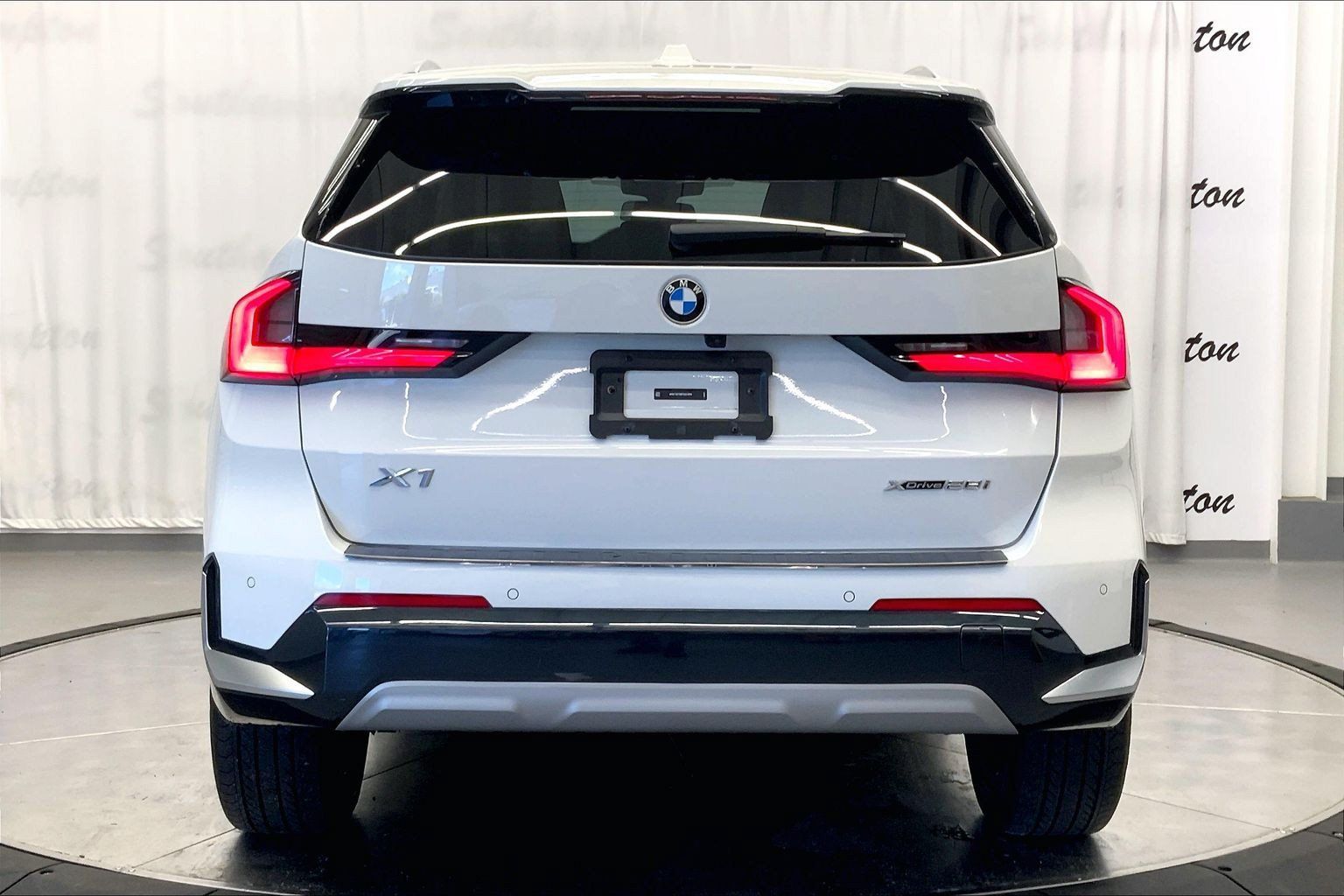 Used 2023 BMW X1 xDrive28i w/ Premium Package AWD/4WD image 6